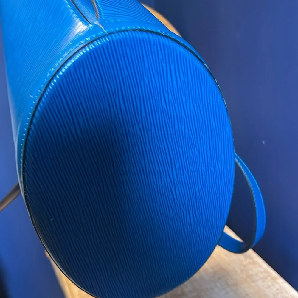 Louis Vuitton Blue Epi St Jacques - Picture 10 of 13